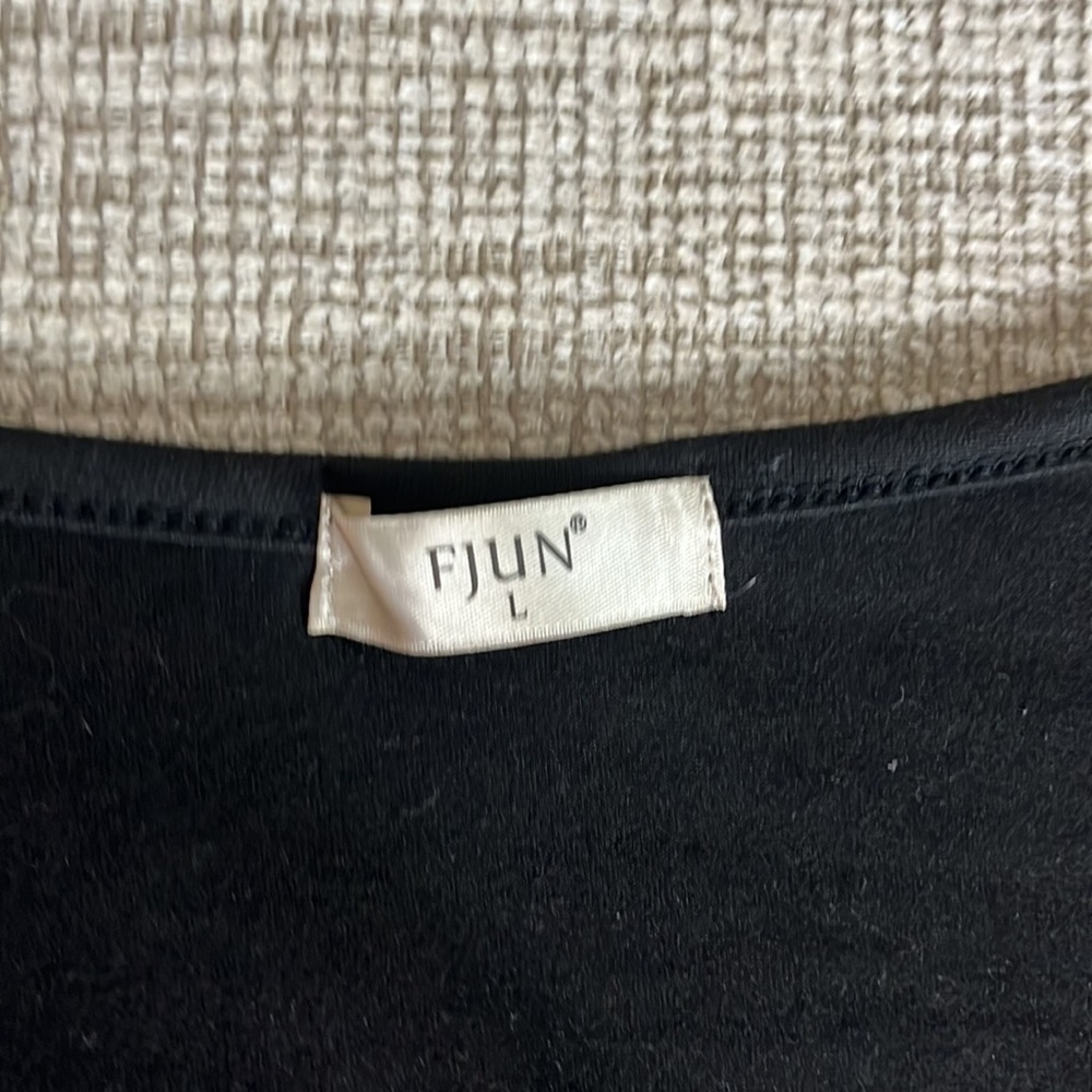 ⭐️ Fjun Black Bodysuit with Square neckline- size Large - Picture 3 of 7